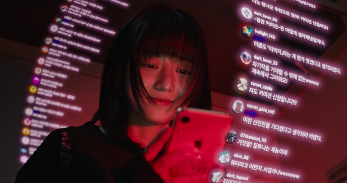 올여름 더위에 맞설 공포영화들은 구마의식, 유튜브, AI, 다크웹 등 다양한 소재로 만들어진 것이 특징이다. <팬엔터테인먼트 제공>