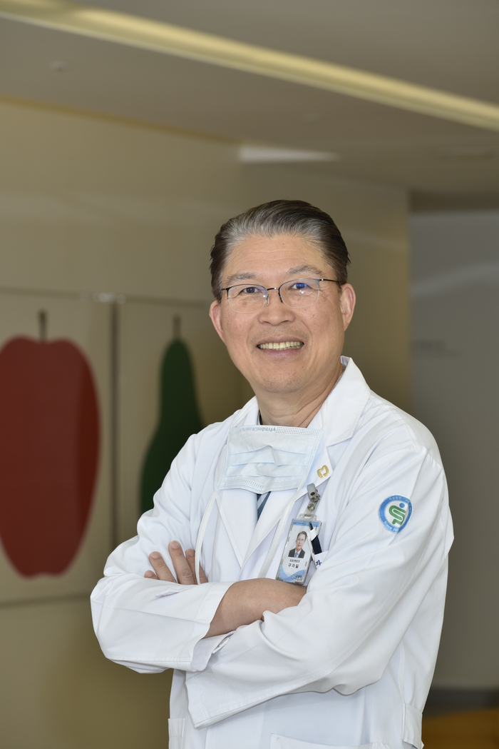 구자일 구병원장은 최근 국가 대장암 검진 권고안과 관련해
