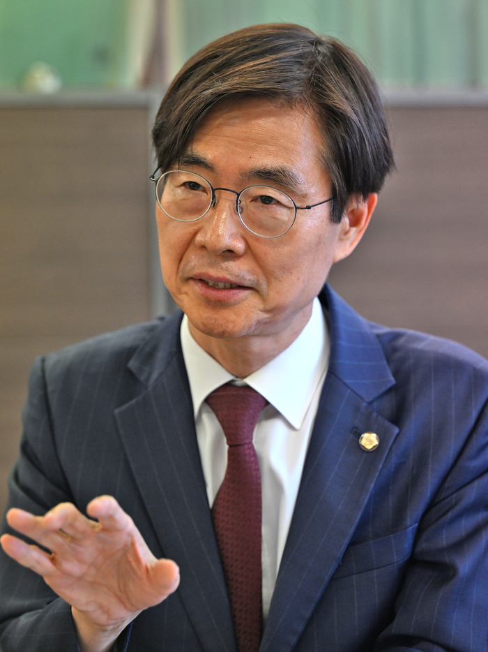 당 대표 출마를 선언한 국민의힘 조경태 의원이 22일 영남일보와의 인터뷰에서 인적 청산의 중요성을 강조하고 있다.
이지용기자 sajahu@yeongnam.com