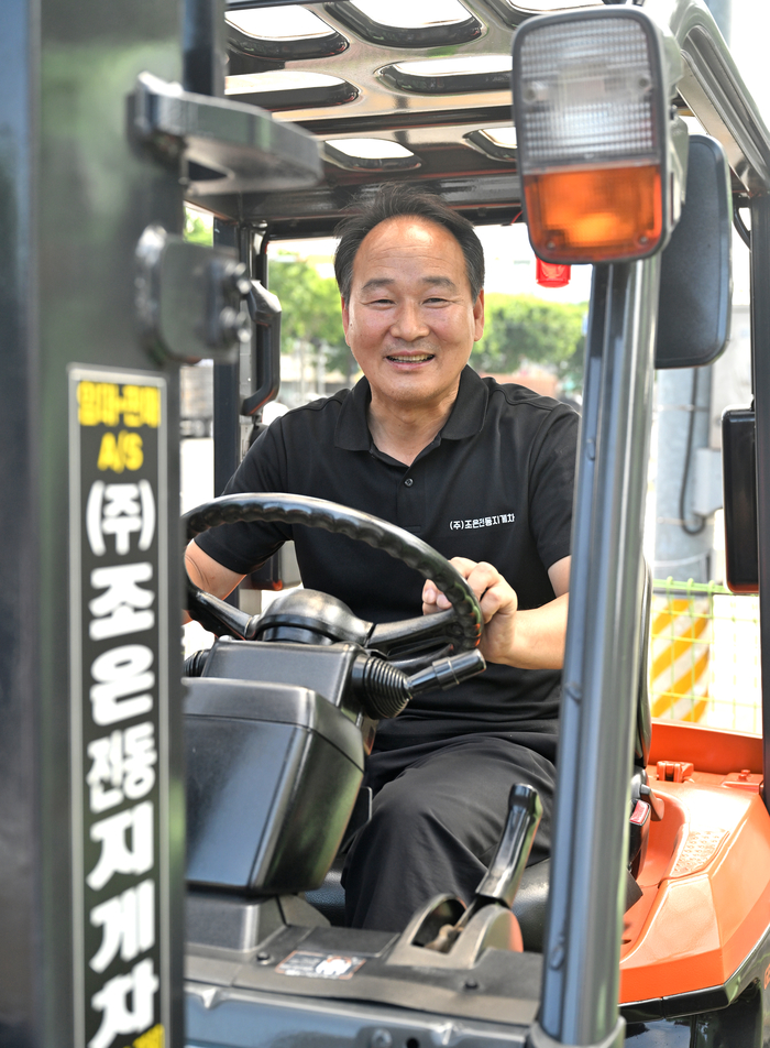 박주순 (주)조은전동지게차 대표는 지난 22일 영남일보와의 인터뷰에서 사회를 위해 어른들이 솔선수범해야 한다고 했다. 이지용기자 sajahu@yeongnam.com