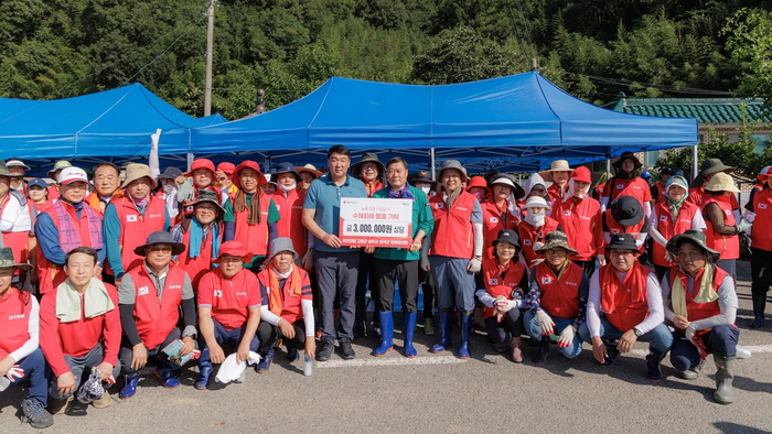 국민의힘 정희용 의원이 26일 지역 당원들과 함께 경남 합천에서 수해복구 봉사활동 및 물품지원에 나섰다. 정 의원 페이스북 캡쳐