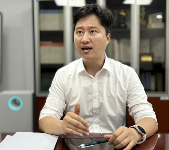 국민의힘 우재준(대구 북구갑) 의원이 30일 국회 의원회관 자신의 사무실에서 영남일보와 인터뷰를 하고 있다. 정재훈기자 jjhoon@yeongnam.com