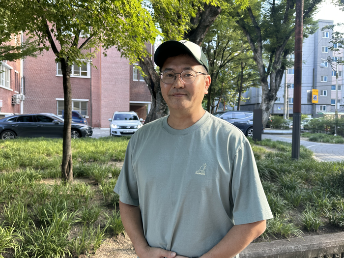 권기덕 아동문학가의 '본캐'는 초등교사다. 그는 매일 만나는 아이들의 순수하고 기발한 상상에서 시적 영감을 받는다. <사진=조현희기자>