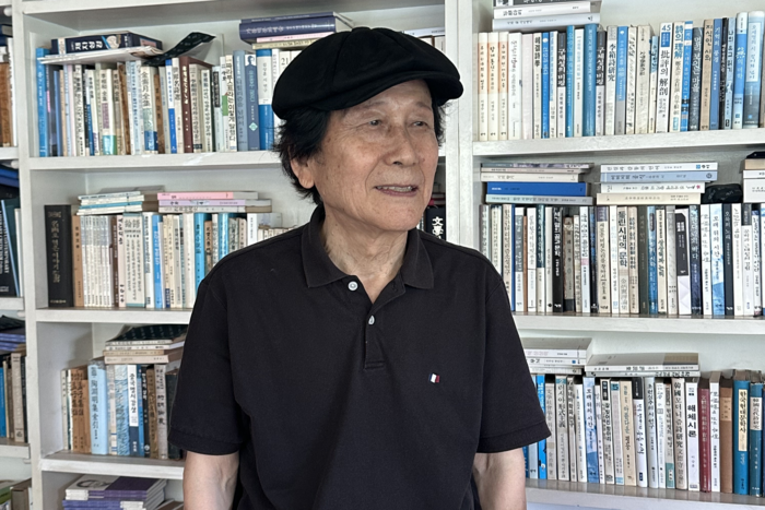 이기철 시인은 경북 청도에 서재 예향여원을 짓고 2004년부터 시 가꾸기 마을을 운영하고 있다. 조현희기자