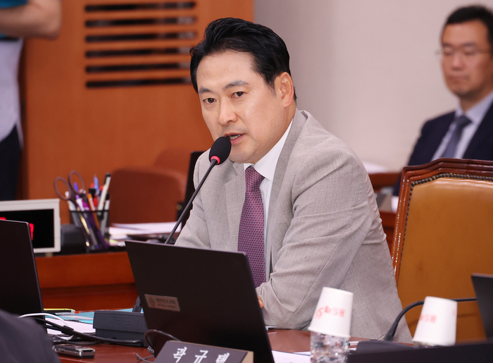 1일 국회에서 열린 법제사법위원회 전체회의에서 야당 간사인 국민의힘 장동혁 의원이 인사말하고 있다. 연합뉴스