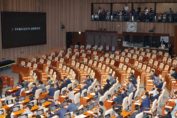 3일 국회 본회의에서 국민의힘 의원들이 불참한 가운데 김민석 국무총리 후보자 임명동의안이 상정되고 있다. 연합뉴스