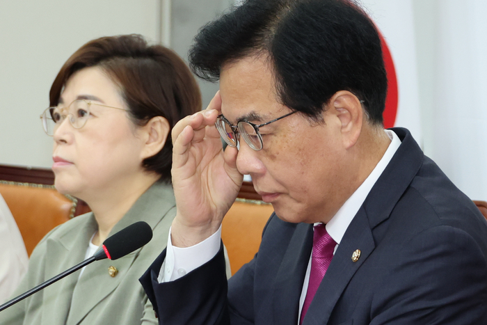 국민의힘 송언석 비대위원장 겸 원내대표가 7일 서울 여의도 국회에서 열린 비상대책위원회의를 주재하고 있다. 연합뉴스