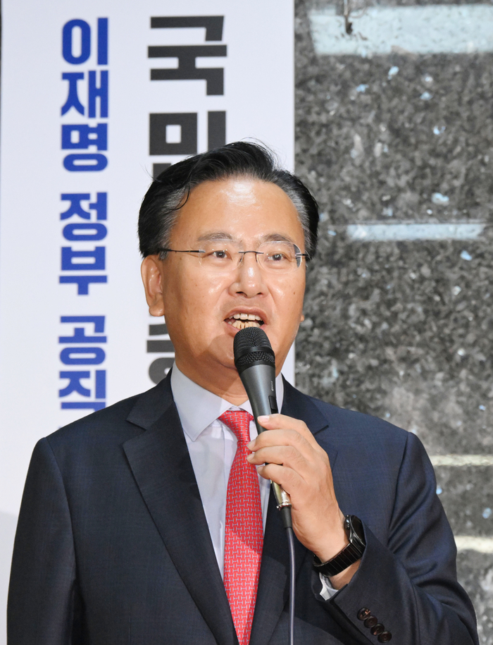 유상범 이재명정부 공직후보자 국민검증센터 단장이 8일 서울 여의도 국회에서 열린 현판식을 마치고 발언하고 있다.연합뉴스