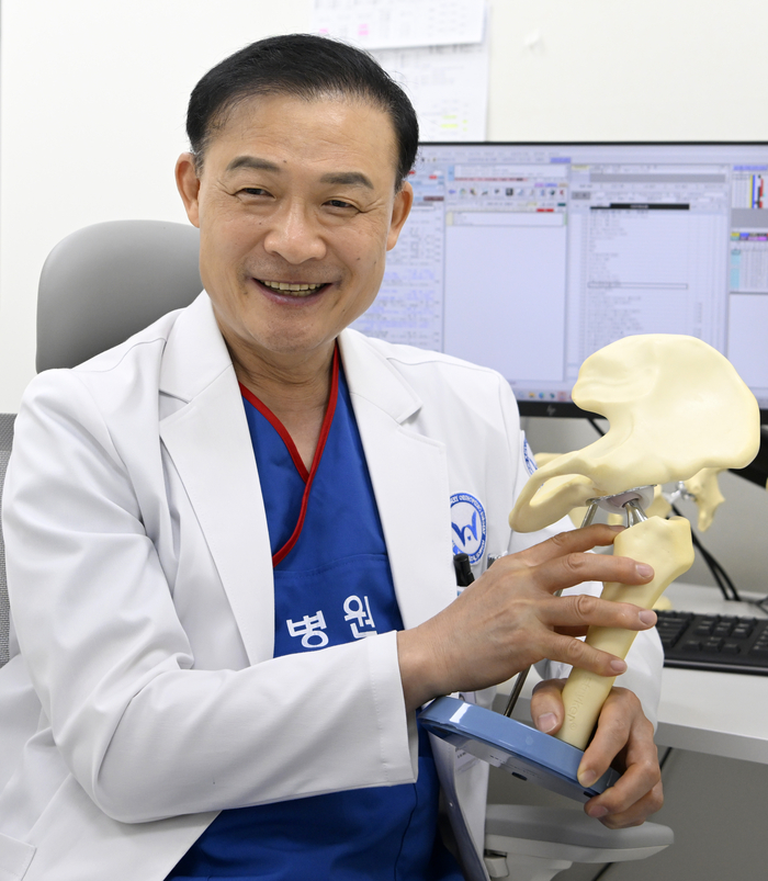 민병우 W병원 의무원장이 영남일보와의 인터뷰에서 기자의 질문에 답하고 있다. 이윤호기자 yoonhohi@yeongnam.com