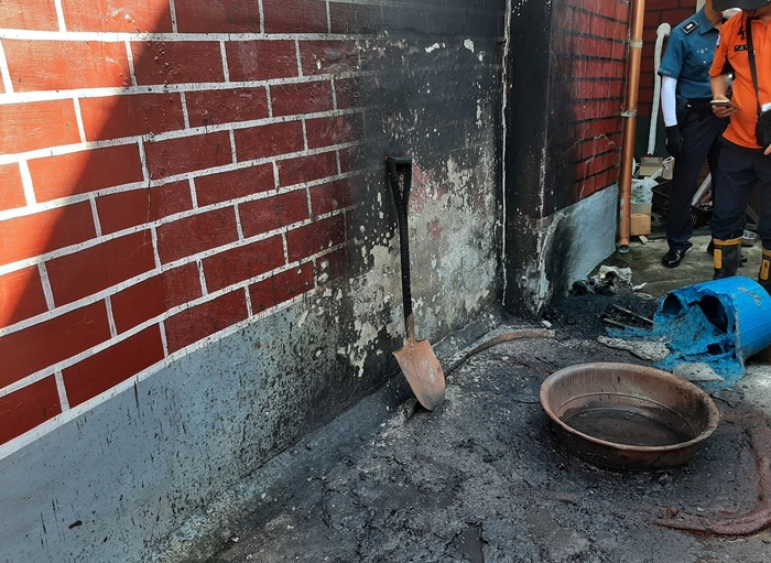 지난 1일 오후 4시 24분쯤 영주시 가흥동의 한 주택 마당에서 불이 나 60대 부부가 화상을 입는 사고가 발생했다. 경북소방본부 제공