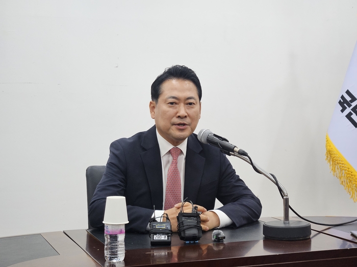국민의힘 당대표 선거에 출마한 장동혁 의원이 6일 오후 대구 수성구 국민의힘 대구시당 3층 회의실에서 진행된 기자회견에서 발언하고 있다. 권혁준기자 hyeokjun@yeongnam.com