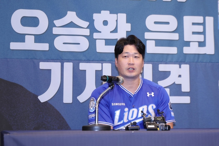 7일 오후 2시 인천 송도 오라카이호텔에서 오승환이 은퇴 기자회견을 하고 있다. <삼성 라이온즈 제공>