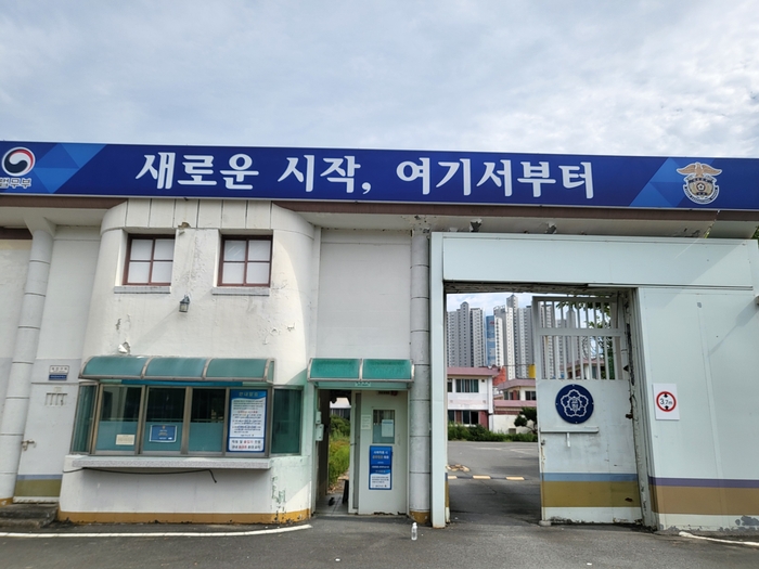 엣 대구교도소 당시 수감자들이 머무는 교정시설로 들어가는 철문. 이승엽기자
