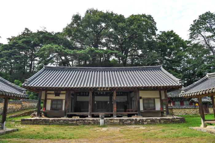 경상북도 성주군 수륜면 신정리 회연서원. 이승희에게 회연서원은 아버지 이진상과 함께 38여 년 시간을 바친 학문과 구국 활동의 공간이다. 이진상은 당시 회연서원 주강(主講)이었다.
박관영기자 zone5@yeongnam.com