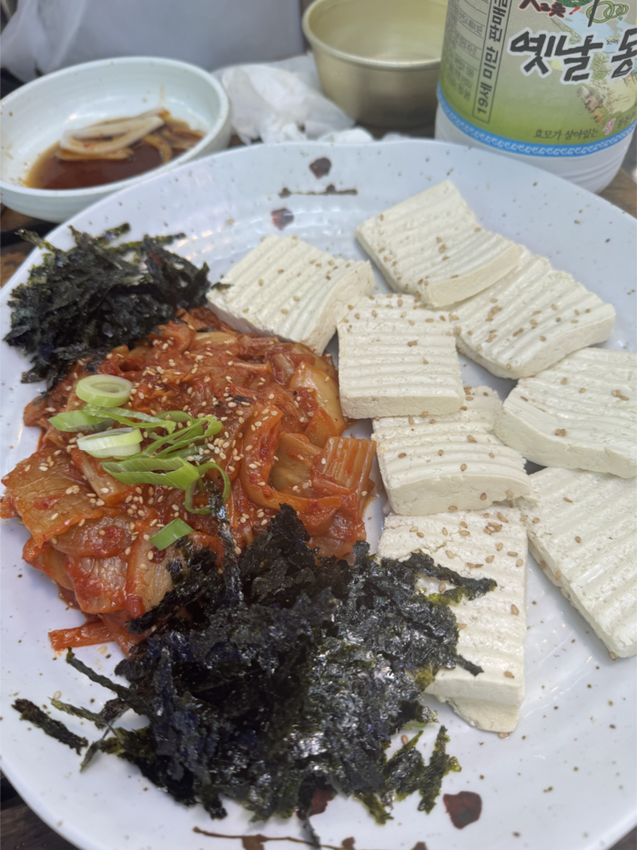 대구 달성군 가창면 느티골의 메뉴인 두부김치. 이남영기자 lny0104@yeongnam.com