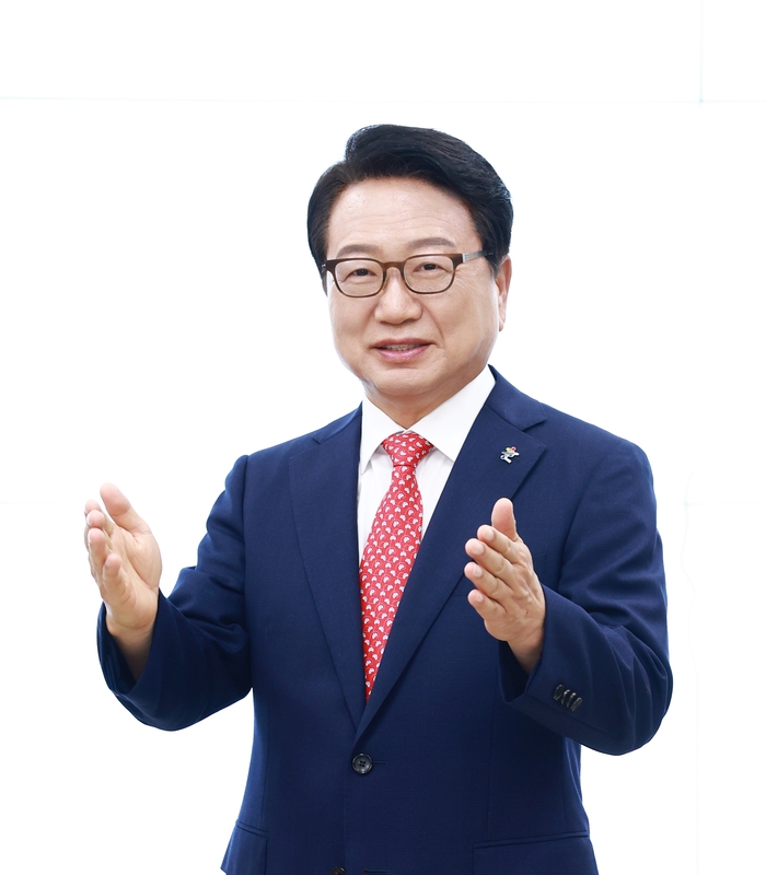 손병복 울진군수가 인터뷰 모습.<원형래기자>