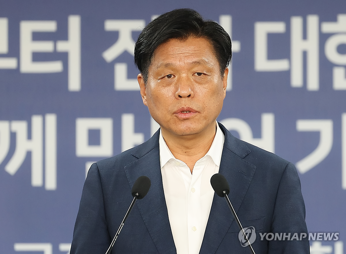 국정기획위원회 조승래 대변인이 1일 서울 종로구 국정기획위에서 브리핑하고 있다. 연합뉴스.