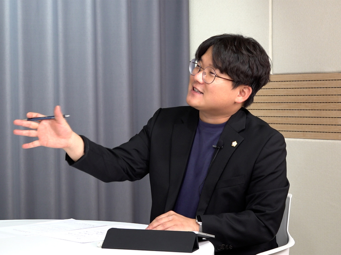오영준 대구 북구의원이 지난 12일 영남일보TV '말로하자'에서 기초의회의 존재 이유에 대해 설명하고 있다. 이형일기자 hilee@yeongnam.com
