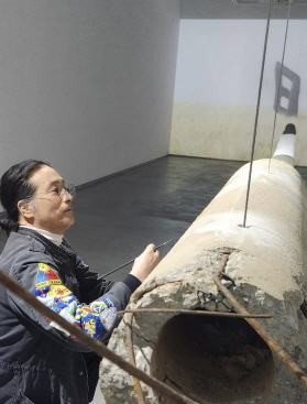 '아티스테리움 2025 국제현대미술전-협력에 대한 비전' 개막식에서 퍼포먼스를 선보일 예정인 김결수 작가.<김결수 작가 제공>