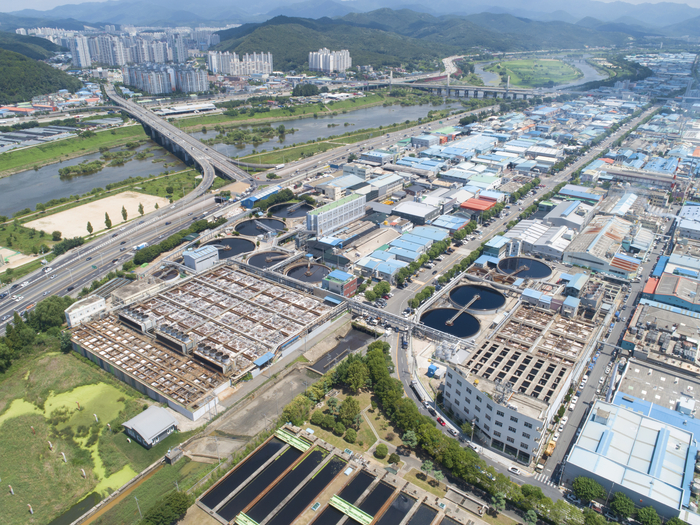 대구염색산업단지 내 위치한 공동폐수처리장 전경. <염색공단 제공>
