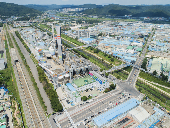 대구염색산업단지 내 위치한 열병합발전소 전경. <염색공단 제공>