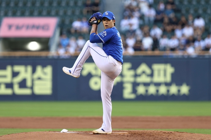 26일 오후 6시30분 서울 잠실야구장에서 열린 '2025 신한 SOL 뱅크 KBO리그' 삼성 라이온즈와 두산 베어스 경기에서 원태인이 호투했다. <삼성 라이온즈 제공>