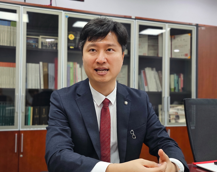 국민의힘 우재준 의원이 27일 국회 의원회관에서 영남일보와 인터뷰를 갖고 질문에 답하고 있다. 정재훈기자 jjhoon@yeongnam.com