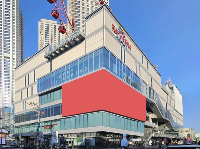 대구 중구 동성로 옥외광고물 특정구역 지정 후보지 가운데 하나인 '스파크랜드' 전경. 실제 특정구역으로 지정될 경우 빨간색으로 표시된 외벽에 대형 디지털 옥외광고물이 설치될 예정이다. 중구청 제공