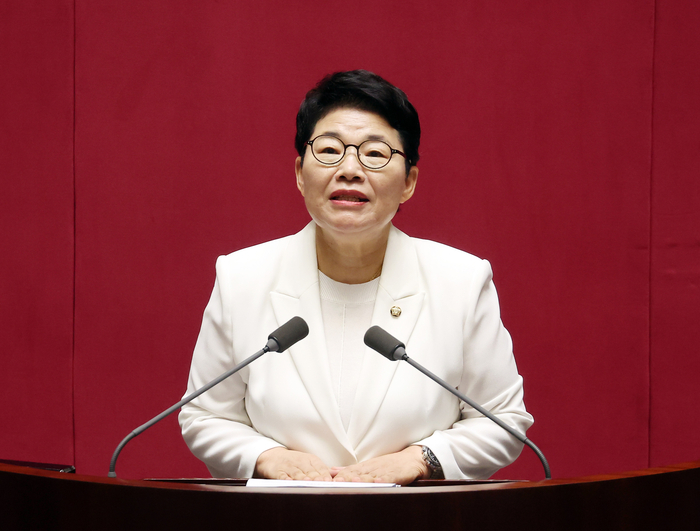 10일 국회 본회의에서 기획재정위원장으로 선출된 국민의힘 임이자 의원이 당선인사를 하고 있다. 연합뉴스