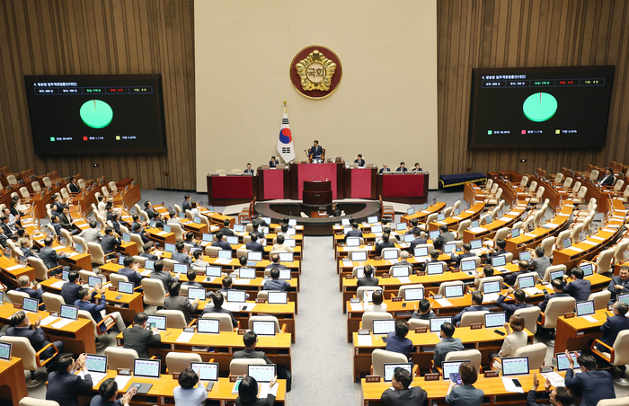 5일 국회 본회의에서 방송법 일부개정법률안이 통과되고 있다. 연합뉴스