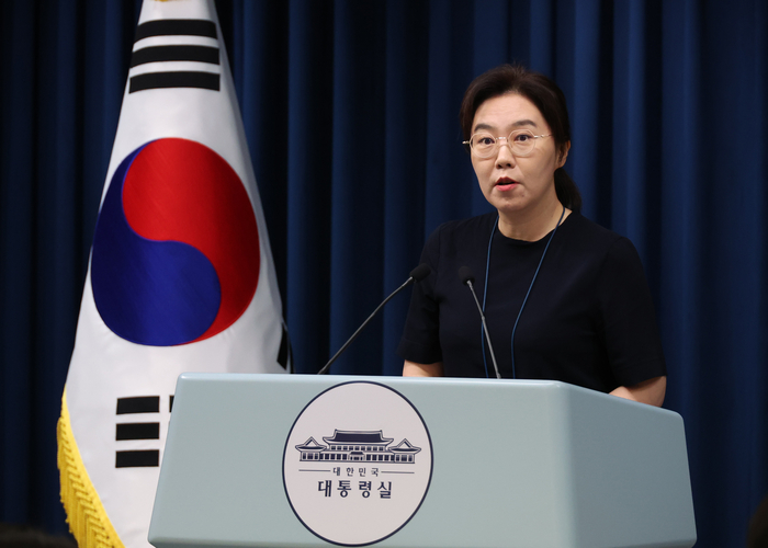 강유정 대변인이 6일 용산 대통령실 기자회견장에서 이재명 대통령 지시사항 브리핑을 하고 있다. 연합뉴스