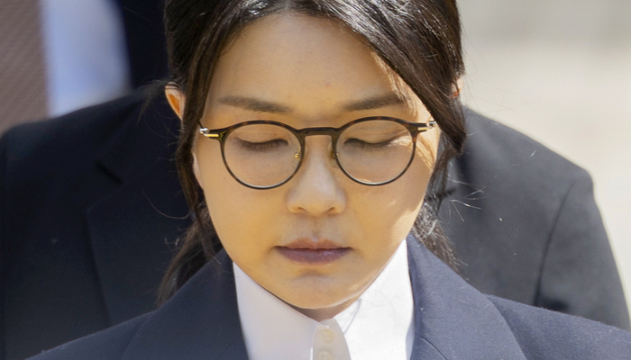 윤석열 전 대통령 부인 김건희 여사가 12일 구속 전 피의자 심문(영장실질심사)을 마친 뒤 서울 서초구 서울중앙지법 청사를 나서고 있다. 연합뉴스