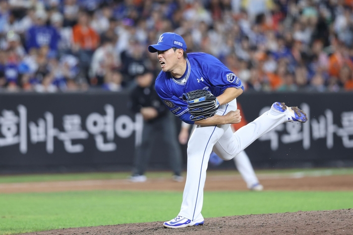 지난달 28일 대전 한화생명볼파크에서 열린 '2025 신한 SOL 뱅크 KBO리그' 삼성 라이온즈와 한화 이글스 경기에서 김재윤이 호투 중이다. <삼성 라이온즈 제공>