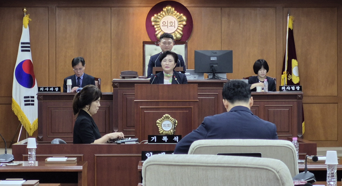 2일 오전 대구 중구의회 본회의장에서 열린 제307회 임시회 제1차 본회의에서 권경숙 의원이 개인형 이동장치(PM) 관련 조례 제정을 촉구하는 5분 자유발언을 하고 있다. 조윤화 기자