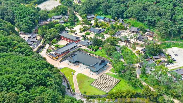 김천 황악산 직지사 전경. <김천시 제공>