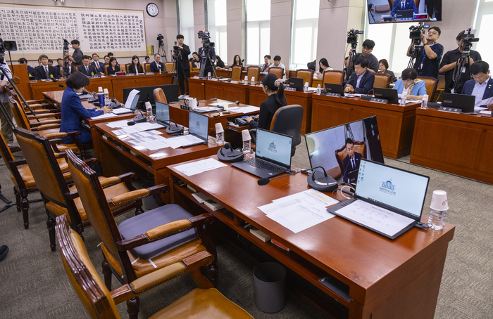지난 5일 국회에서 검찰 개혁 입법청문회가 열리고 있다. <연합뉴스>