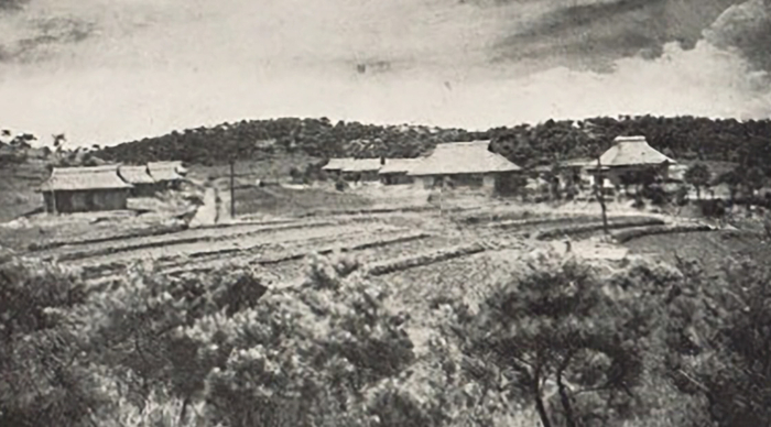 메노나이트 직업학교의 1955년 모습. 경북대학교 농과대학 경산실습장이었던 곳을 메노나이트 중앙재단 한국지부가 부지를 매입·임대해 학교를 세웠다. <메노나이트 아카이브 제공>