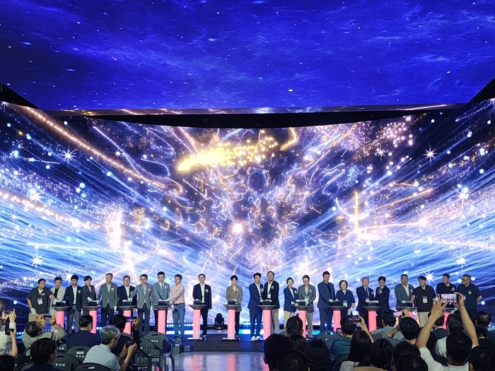 문경시가 옛 쌍용양회 부지 내에 구축된 버추얼 스튜디오 개소식을 열고 본격적인 운영에 들어갔다. <문경시제공>