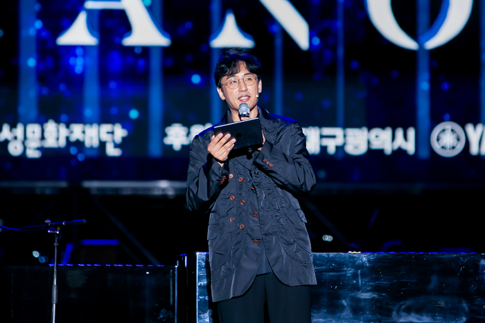 2023년부터 3년째 이 공연의 예술감독을 맡고 있는 피아니스트 김정원. 그는 그동안 달성 100대 피아노를 단순한 공연을 넘어, 하나의 피아노 페스티벌로 발전시키기 위한 다양한 시도를 이어왔다.