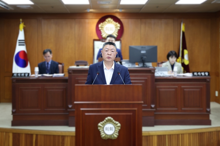 김오성 중구의원이 12일 오전 열린 제307회 임시회 제2차 본회의에서 5분 자유발언을 통해 중구 도심재생문화재단의 해산을 촉구하고 있다. 대구 중구의회 제공