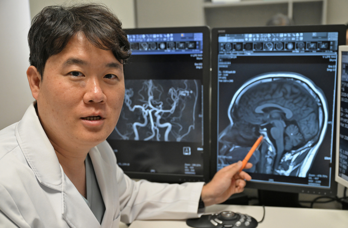 지승우 브이라이프영상의학과의원 대표원장이 건강검진의 중요성을 설명하고 있다.
이지용기자 sajahu@yeongnam.com