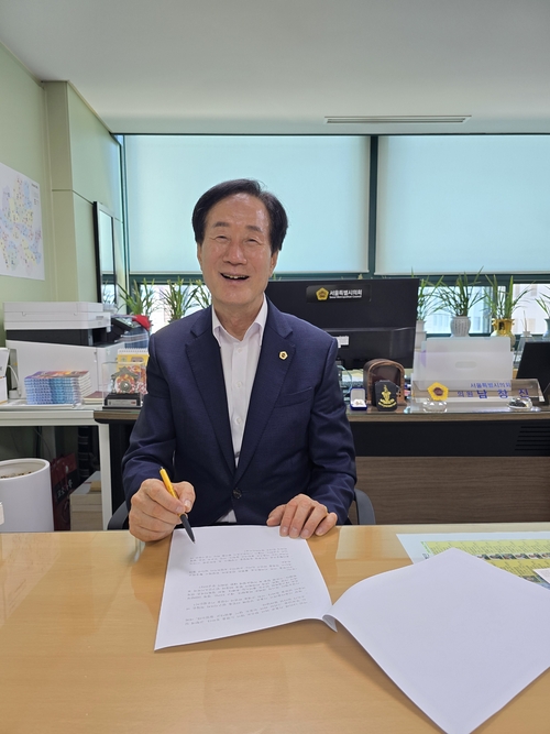 영양 출신의 남창진 서울시의회 전반기 부의장이 고향 영양에 대한 기억을 이야기하고 있다. 김은경기자