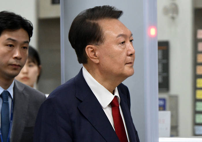 윤석열 전 대통령이 지난 7월9일 서울 서초구 서울중앙지방법원에서 구속 전 피의자 심문(영장실질심사)을 마치고 법원을 나서고 있다. 연합뉴스