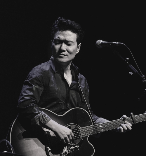 내달 14집 앨범을 발매하는 가수 안치환은 과거 노래 뿐만 아니라 현재 진행형으로 우리 나이에 공감할 수 있는 노래를 들려주는 것이 가장 큰 목표라고 밝혔다. <온테이블 제공>