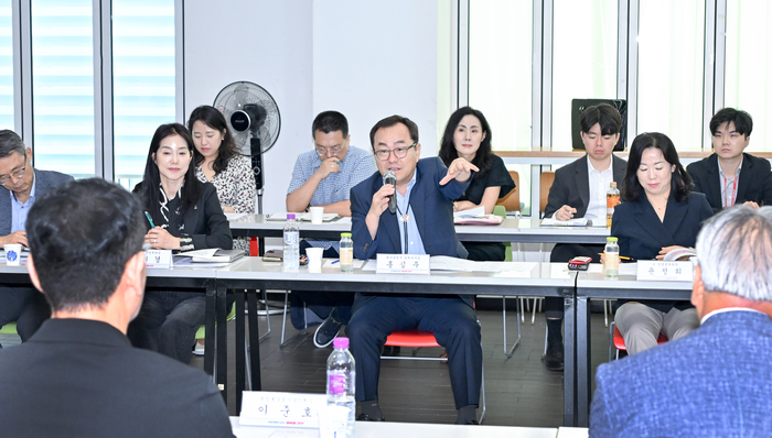 홍성주 대구시 경제부시장이 지난 19일 대구시 산격청사에서 열린 동성로 르네상스 프로젝트 추진상황 보고회에서 동성로 상권의 중요성에 대해 강조하고 있다. <대구시 제공>