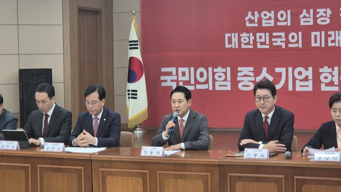 22일 경북 경산산업단지관리공단 대회의실에서 열린 국민의힘 현장최고위원회에서 장동혁 당대표가 모두발언을 하고 있다.