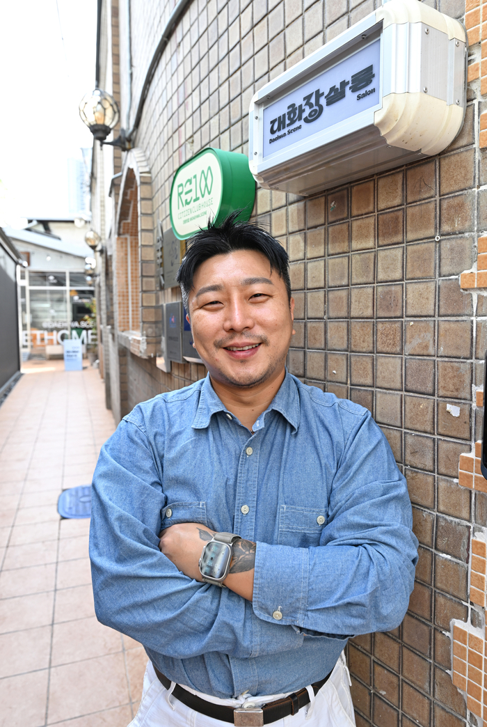 대구 중구 북성로에 있던 대화장 여관을 리모델링해 복합문화공간 대화장을 운영하는 이만수 대표는 대구에서 콘텐츠 사업을 꾸준하게 하고 있다.
이지용기자 sajahu@yeongnam.com