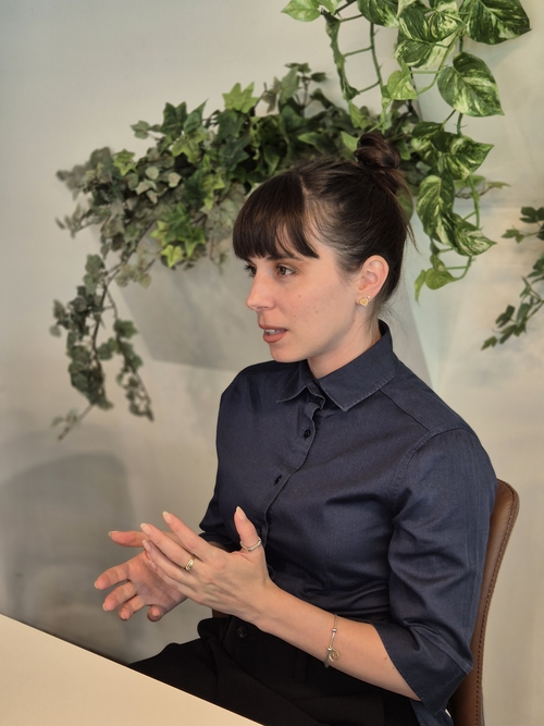 이탈리아 디자이너 루도비카 구알티에리가 24일 대구 북구 대구패션디자인센터에서 가진 영남일보와의 인터뷰에서 패션 철학에 대해 설명하고 있다. 이승엽기자