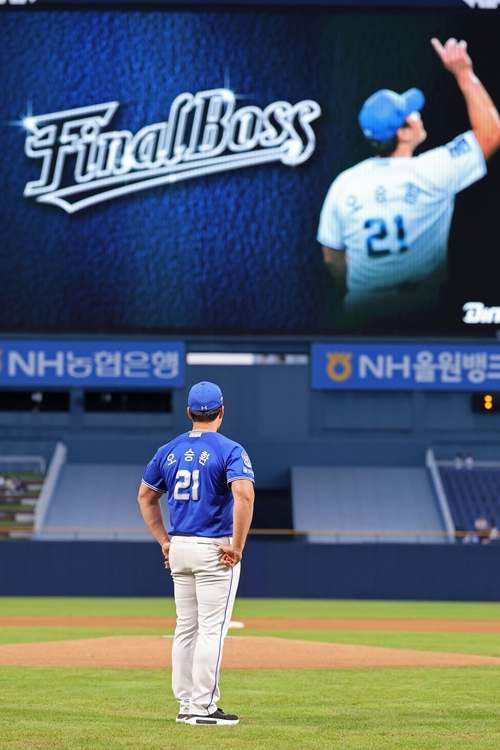 지난 18일 창원 NC파크에서 열린 오승환 은퇴투어에서의 오승환 뒷모습.  <삼성 라이온즈 제공>