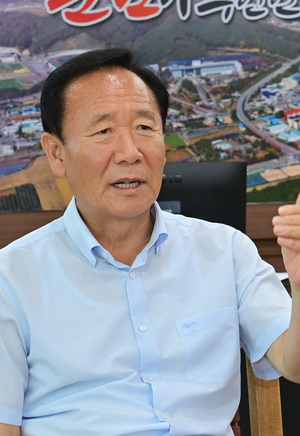 박현국 봉화군수가 지방소멸을 막기 위해 다양한 국제 교류의 물꼬를 터야 한다는 입장을 내놓고 있다. <봉화군 제공>